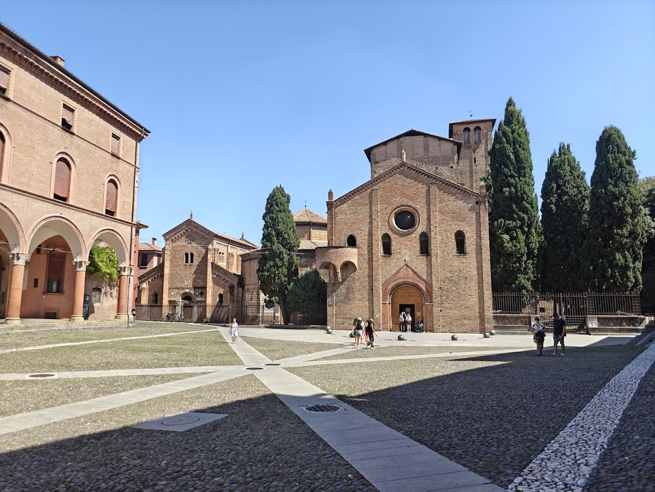 /images/bologna/f-church-outside-2.jpg /images/bologna/f-church-outside-2.jpg