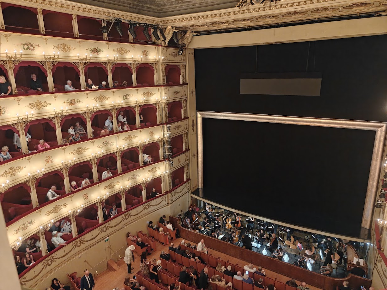/images/pesaro/theater.jpg /images/pesaro/theater.jpg